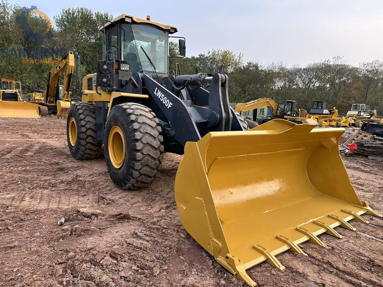 XCMG LW500F - Gumikerekes homlokrakodó: 4 kép. XCMG LW500F - Gumikerekes homlokrakodó: 4 kép.
