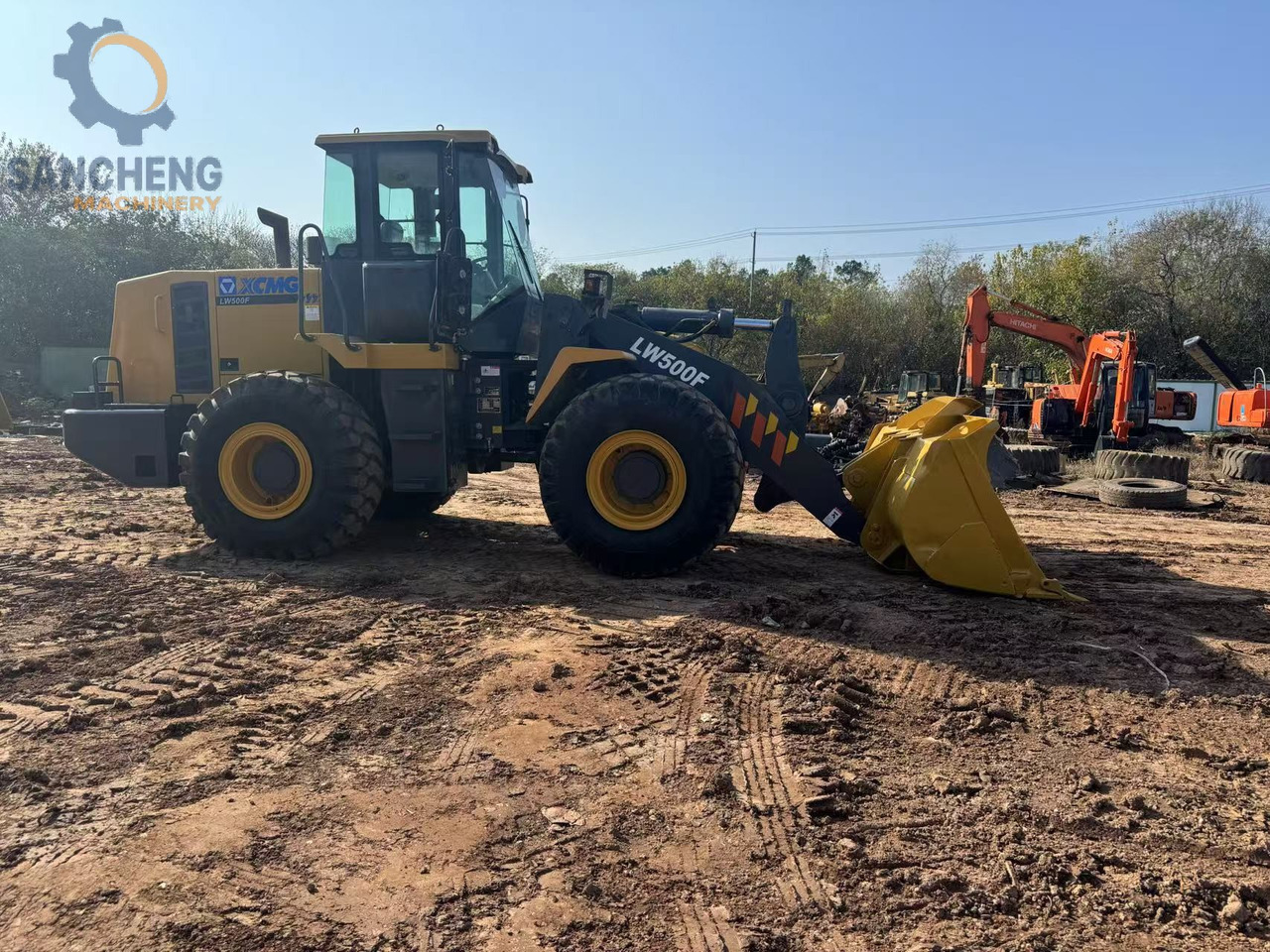 XCMG LW500F - Gumikerekes homlokrakodó: 3 kép. XCMG LW500F - Gumikerekes homlokrakodó: 3 kép.