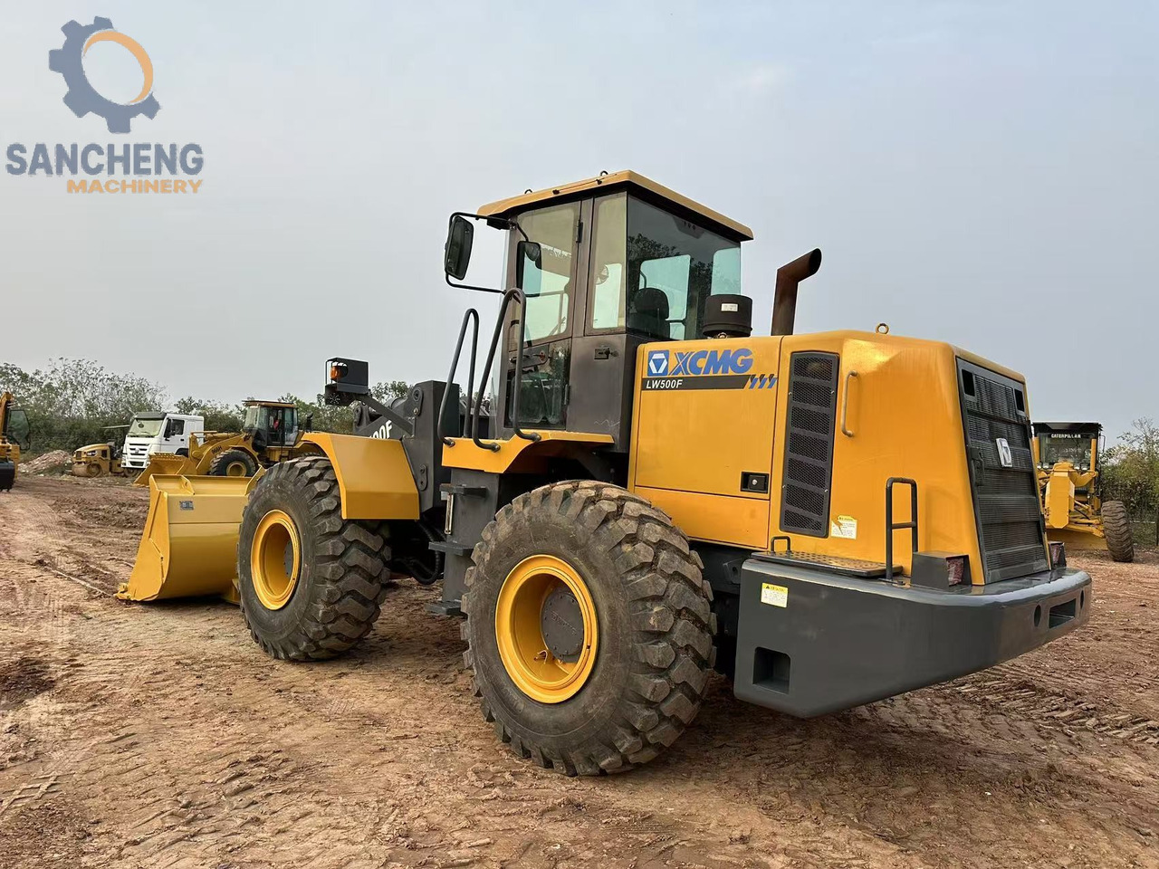 XCMG LW500F - Gumikerekes homlokrakodó: 4 kép. XCMG LW500F - Gumikerekes homlokrakodó: 4 kép.