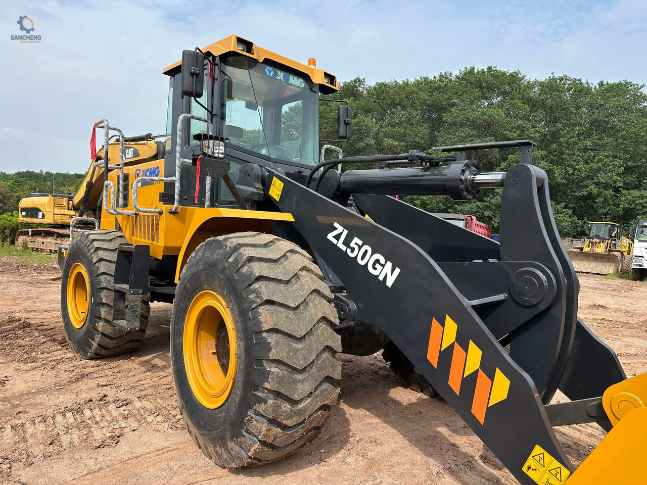XCMG ZL50GN Wheel loader - Gumikerekes homlokrakodó: 4 kép. XCMG ZL50GN Wheel loader - Gumikerekes homlokrakodó: 4 kép.
