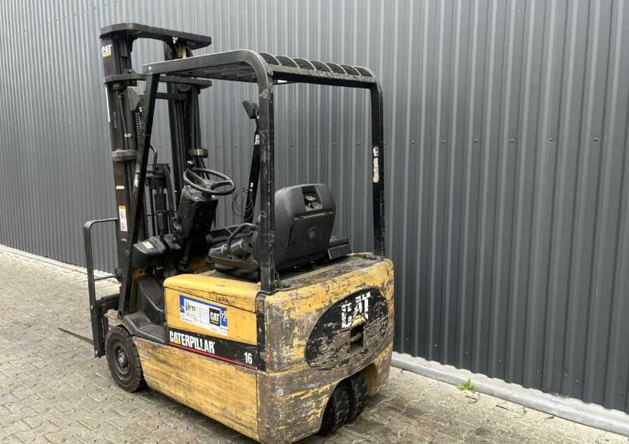 CAT Lift Trucks EP16KT - Elektromos targonca: 3 kép. CAT Lift Trucks EP16KT - Elektromos targonca: 3 kép.