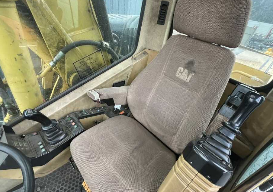 Gumikerekes kotró CAT Lift Trucks M315: 8 kép.