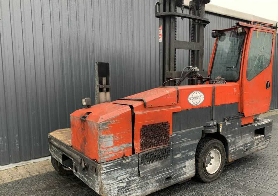 Combilift C5000SL - Négyutas tolóoszlopos targoncá: 1 kép. Combilift C5000SL - Négyutas tolóoszlopos targoncá: 1 kép.