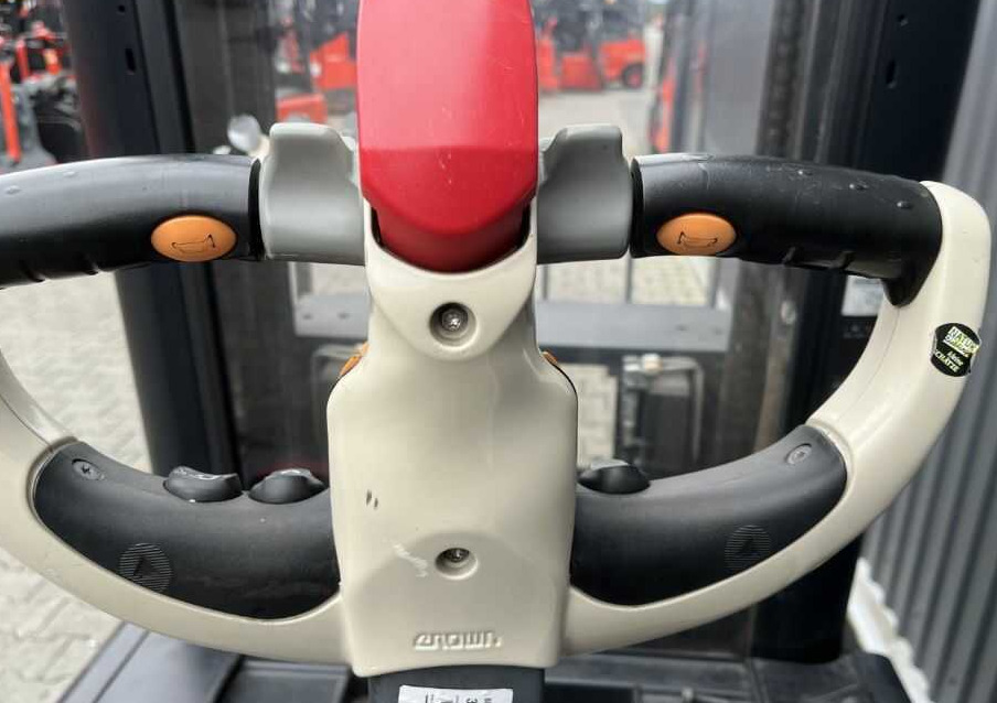 Emelőtargoncá Crown SHR5520-1.13: 9 kép.