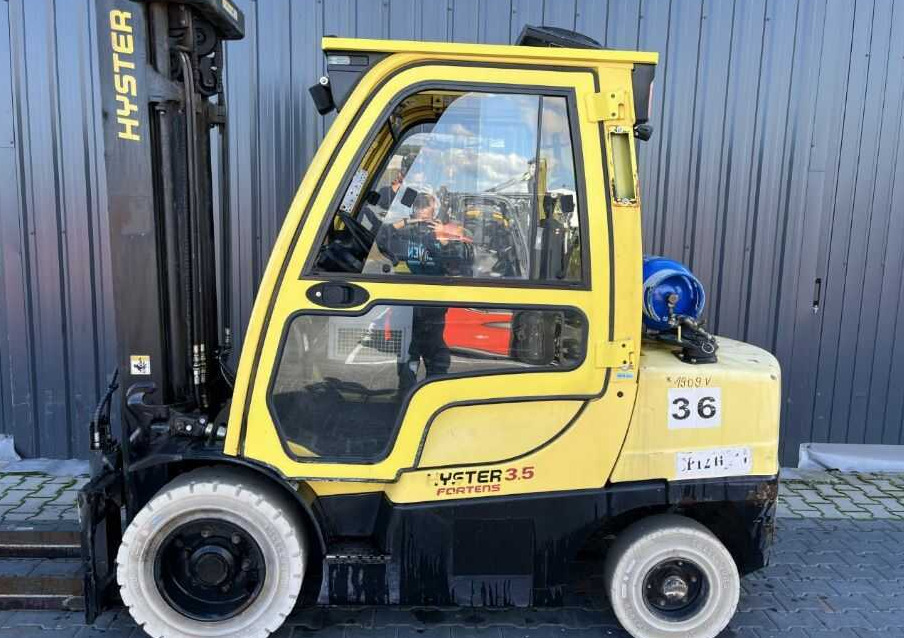Hyster H3.5FT - Gázüzemű targonca: 2 kép. Hyster H3.5FT - Gázüzemű targonca: 2 kép.