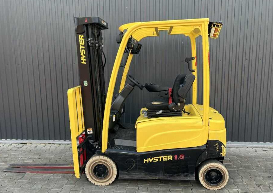 Hyster J1.6XN - Elektromos targonca: 2 kép. Hyster J1.6XN - Elektromos targonca: 2 kép.