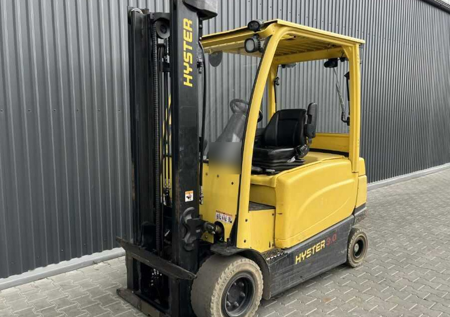 Hyster J3.0XN - Elektromos targonca: 1 kép. Hyster J3.0XN - Elektromos targonca: 1 kép.