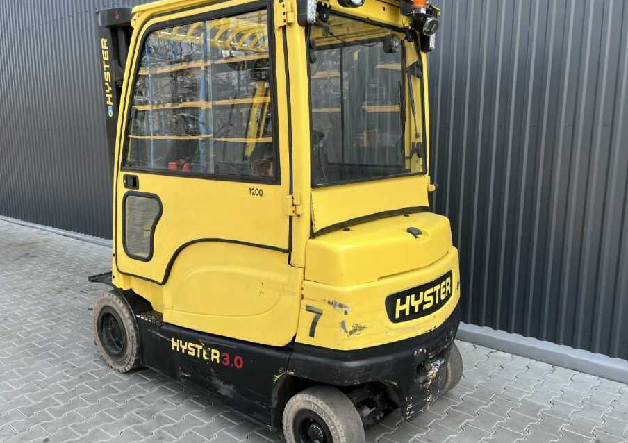 Hyster J3.0XN - Elektromos targonca: 3 kép. Hyster J3.0XN - Elektromos targonca: 3 kép.