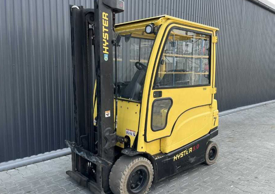 Hyster J3.0XN - Elektromos targonca: 1 kép. Hyster J3.0XN - Elektromos targonca: 1 kép.
