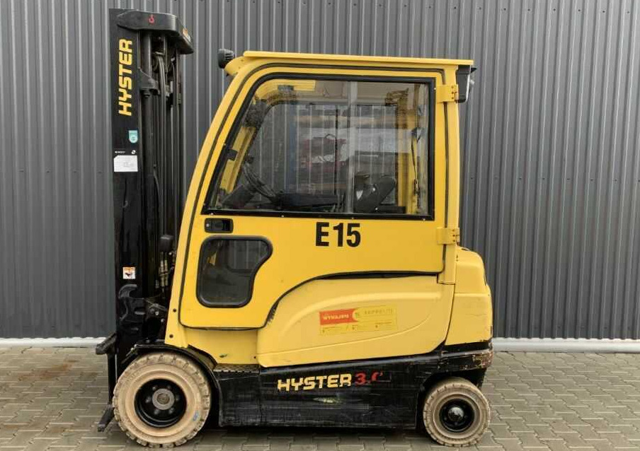 Hyster J3.0XN - Elektromos targonca: 2 kép. Hyster J3.0XN - Elektromos targonca: 2 kép.