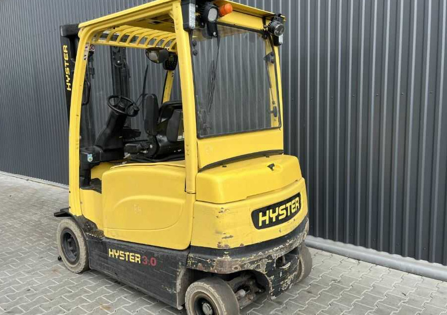Hyster J3.0XN - Elektromos targonca: 3 kép. Hyster J3.0XN - Elektromos targonca: 3 kép.