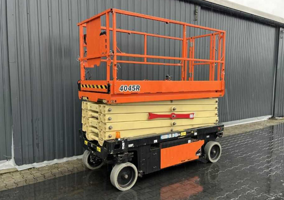 JLG 4045R - Ollós emelő: 1 kép. JLG 4045R - Ollós emelő: 1 kép.