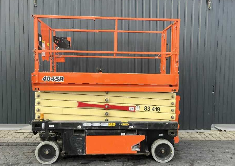JLG 4045R - Ollós emelő: 2 kép. JLG 4045R - Ollós emelő: 2 kép.