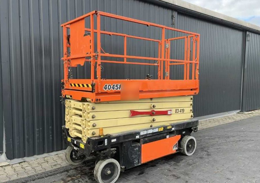 JLG 4045R - Ollós emelő: 1 kép. JLG 4045R - Ollós emelő: 1 kép.