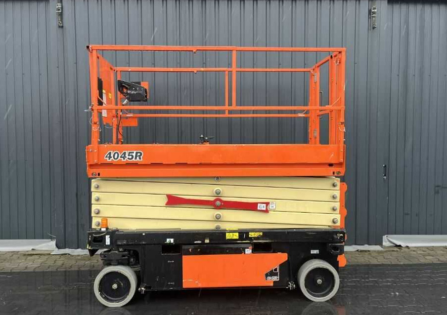 JLG 4045R - Ollós emelő: 2 kép. JLG 4045R - Ollós emelő: 2 kép.