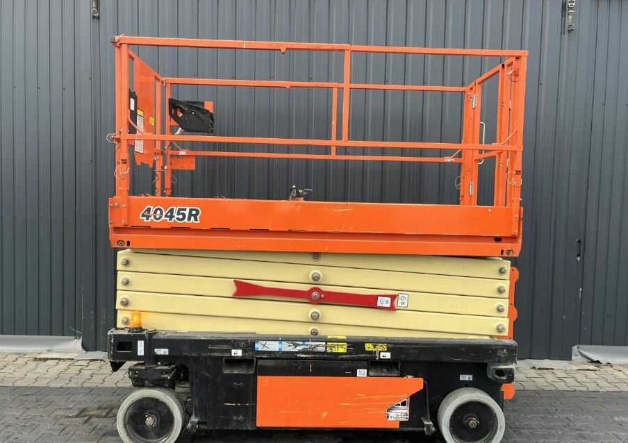 JLG 4045R - Ollós emelő: 2 kép. JLG 4045R - Ollós emelő: 2 kép.