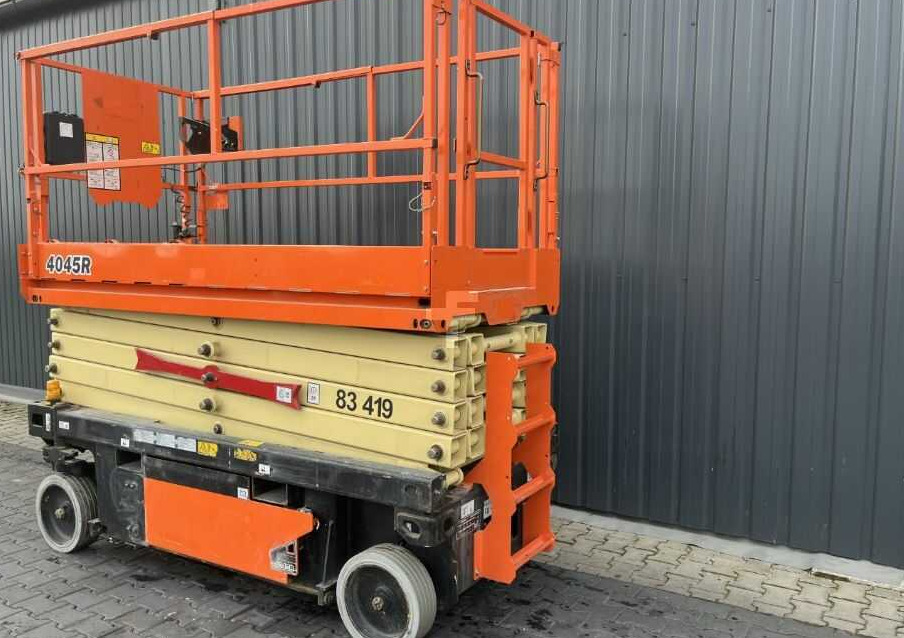 JLG 4045R - Ollós emelő: 3 kép. JLG 4045R - Ollós emelő: 3 kép.