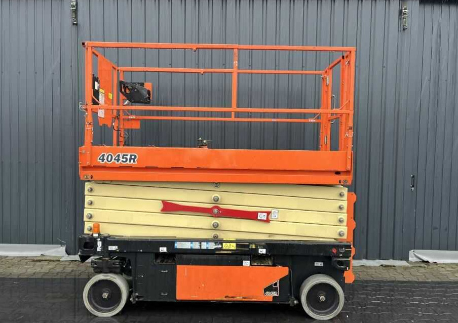 JLG 4045R - Ollós emelő: 2 kép. JLG 4045R - Ollós emelő: 2 kép.