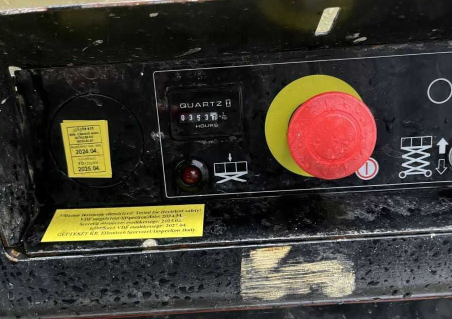 JLG 4045R - Ollós emelő: 5 kép. JLG 4045R - Ollós emelő: 5 kép.