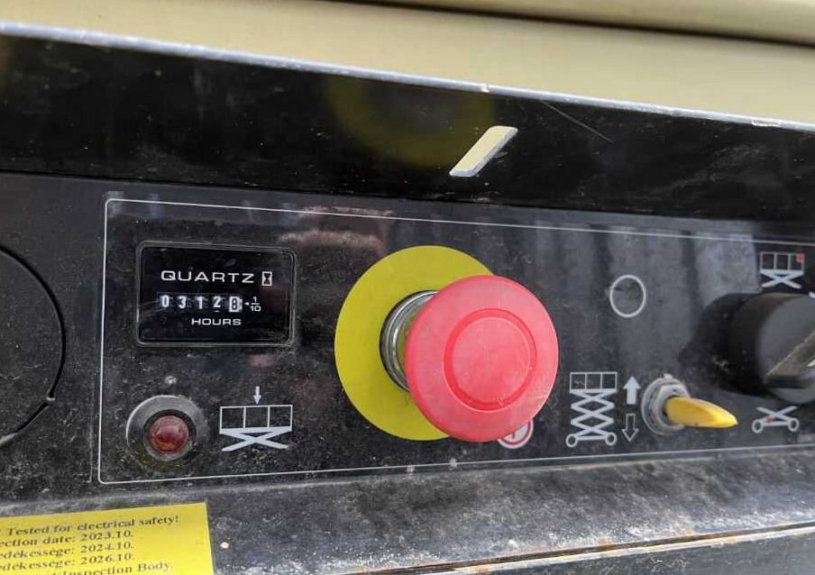 JLG 4045R - Ollós emelő: 5 kép. JLG 4045R - Ollós emelő: 5 kép.