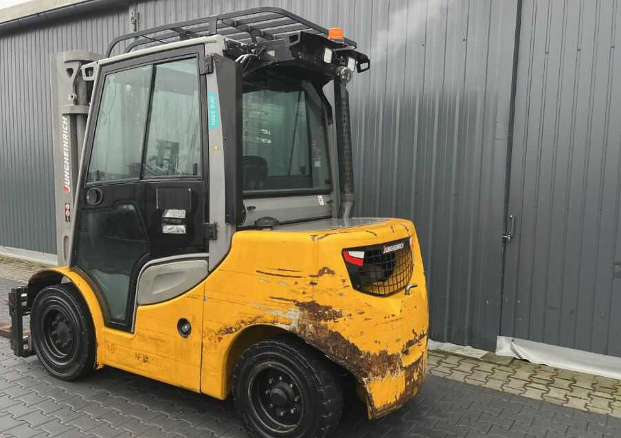 Jungheinrich DFG550s - Dízel targonca: 3 kép. Jungheinrich DFG550s - Dízel targonca: 3 kép.