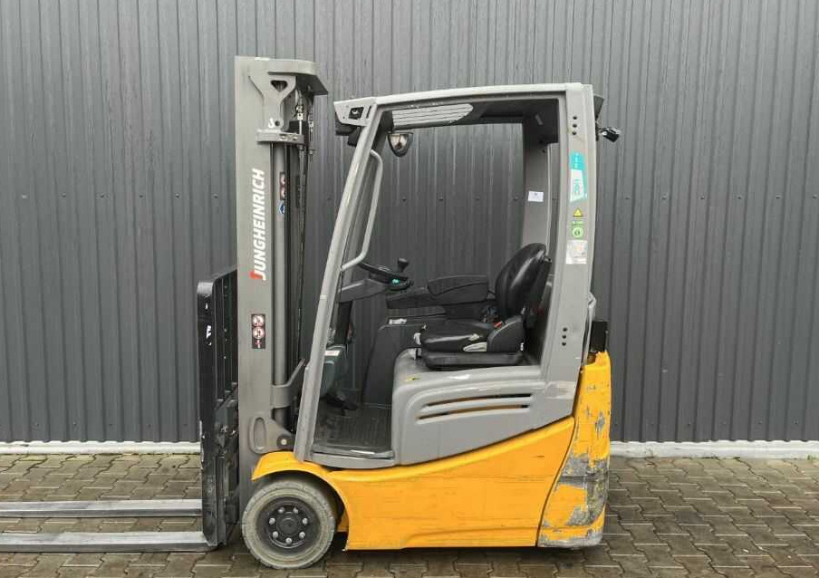 Jungheinrich EFG215 - Elektromos targonca: 2 kép. Jungheinrich EFG215 - Elektromos targonca: 2 kép.