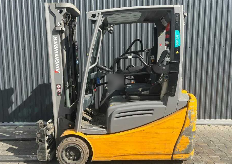 Jungheinrich EFG220 - Elektromos targonca: 2 kép. Jungheinrich EFG220 - Elektromos targonca: 2 kép.