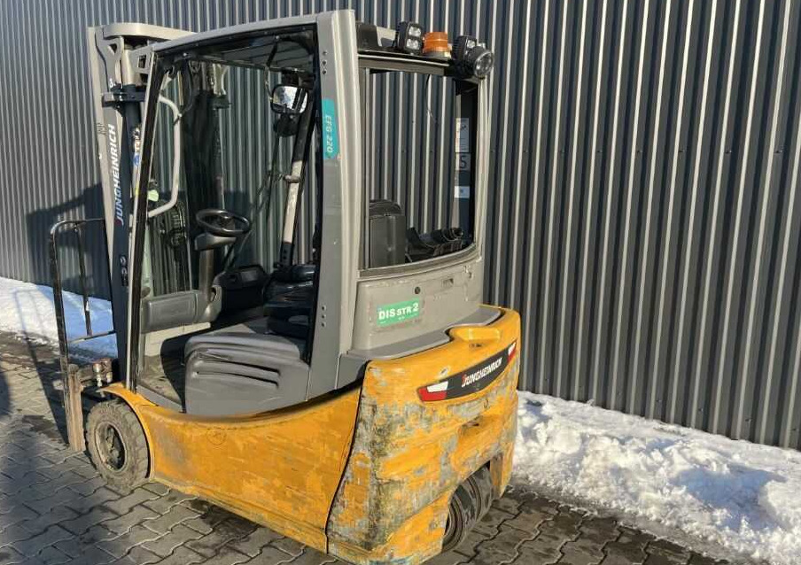 Jungheinrich EFG220 - Elektromos targonca: 3 kép. Jungheinrich EFG220 - Elektromos targonca: 3 kép.