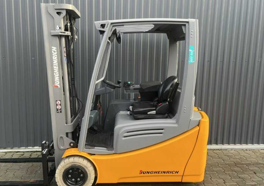 Jungheinrich EFG220 - Elektromos targonca: 2 kép. Jungheinrich EFG220 - Elektromos targonca: 2 kép.