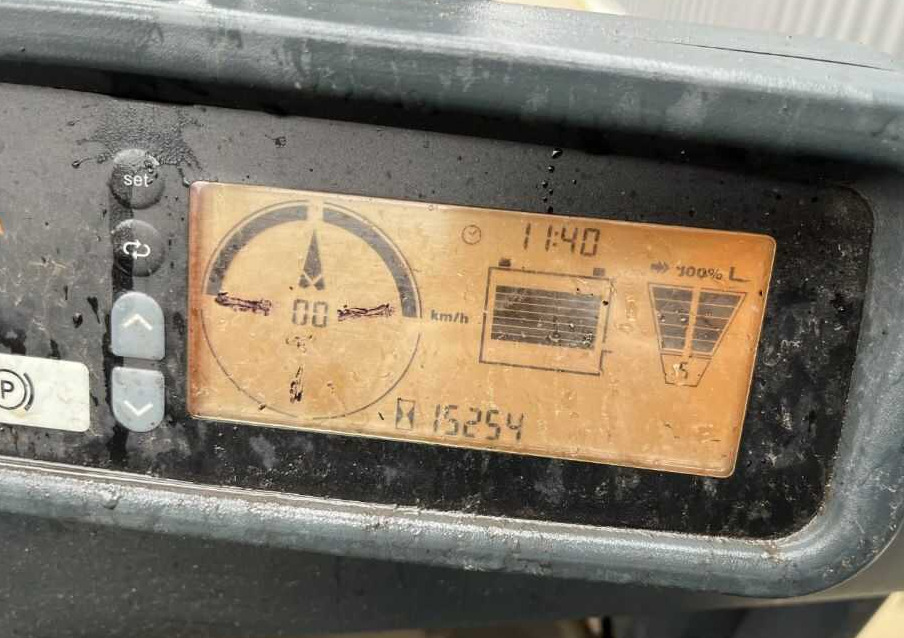 Jungheinrich EFG318 - Elektromos targonca: 3 kép. Jungheinrich EFG318 - Elektromos targonca: 3 kép.