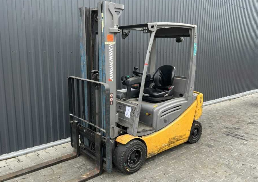 Jungheinrich EFG320 - Elektromos targonca: 1 kép. Jungheinrich EFG320 - Elektromos targonca: 1 kép.