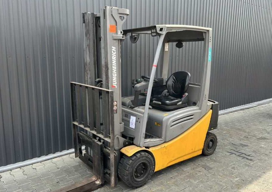 Jungheinrich EFG320 - Elektromos targonca: 1 kép. Jungheinrich EFG320 - Elektromos targonca: 1 kép.