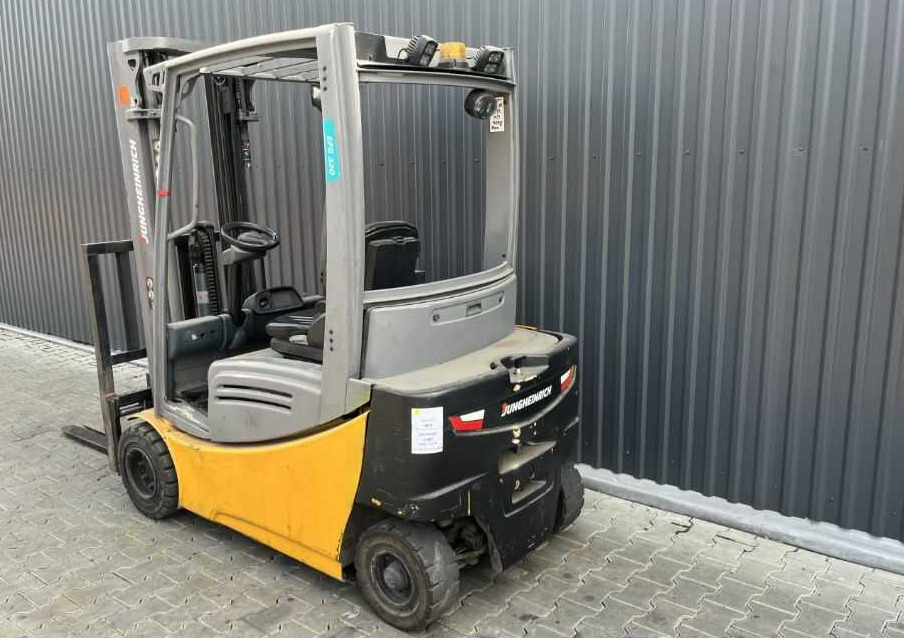 Jungheinrich EFG320 - Elektromos targonca: 3 kép. Jungheinrich EFG320 - Elektromos targonca: 3 kép.