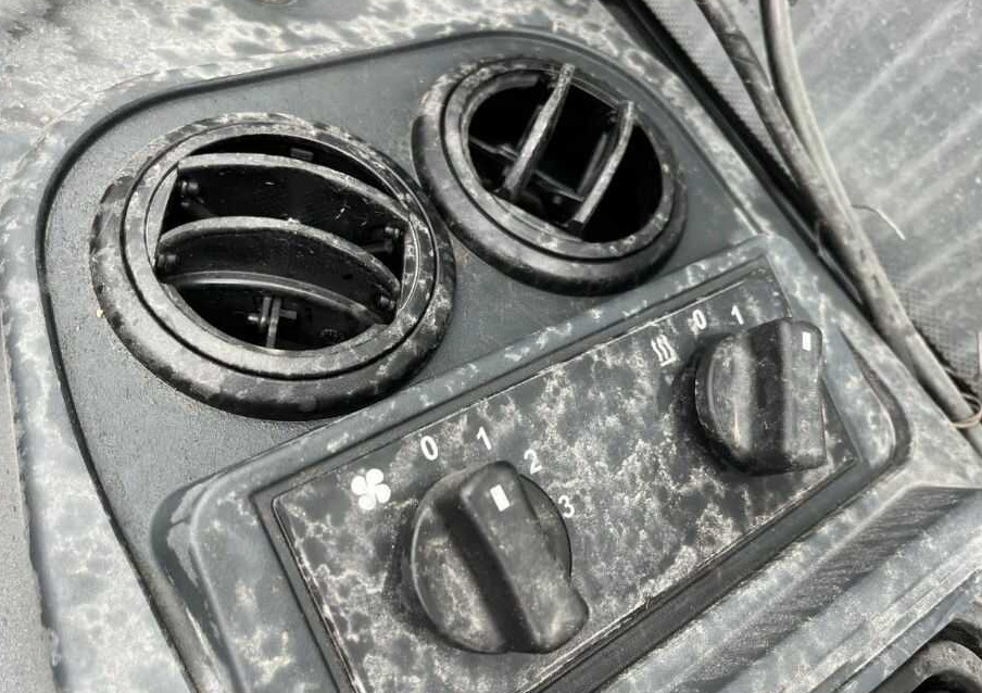 Jungheinrich EFG430 - Elektromos targonca: 5 kép. Jungheinrich EFG430 - Elektromos targonca: 5 kép.