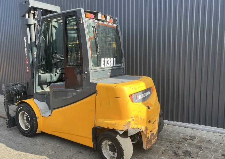 Jungheinrich EFGS50 - Elektromos targonca: 3 kép. Jungheinrich EFGS50 - Elektromos targonca: 3 kép.