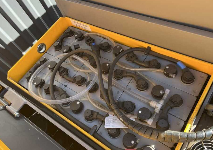 Jungheinrich EKS110 - Komissiózó targoncá: 5 kép. Jungheinrich EKS110 - Komissiózó targoncá: 5 kép.