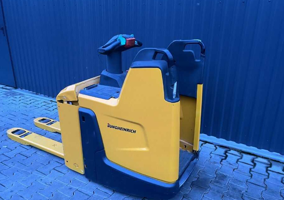 Jungheinrich ERE120 - Kézi raklapemelő: 3 kép. Jungheinrich ERE120 - Kézi raklapemelő: 3 kép.