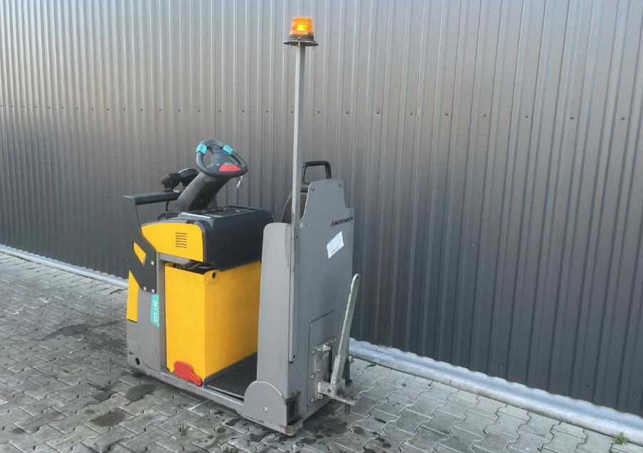 Jungheinrich EZS130 - Elektromos vontató: 3 kép. Jungheinrich EZS130 - Elektromos vontató: 3 kép.