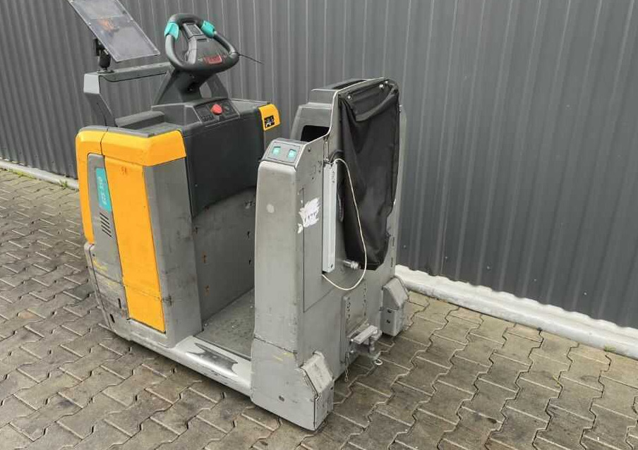Jungheinrich EZS350 - Elektromos vontató: 3 kép. Jungheinrich EZS350 - Elektromos vontató: 3 kép.