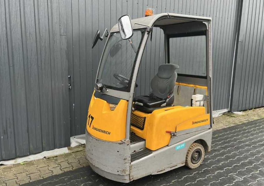 Jungheinrich EZS570 - Elektromos vontató: 1 kép. Jungheinrich EZS570 - Elektromos vontató: 1 kép.