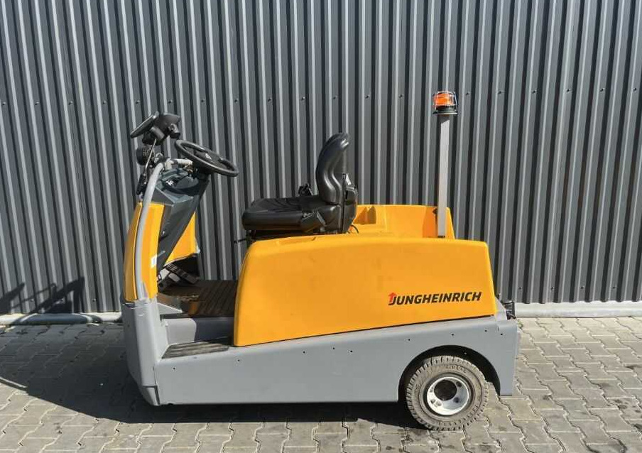 Jungheinrich EZS590 - Elektromos vontató: 2 kép. Jungheinrich EZS590 - Elektromos vontató: 2 kép.