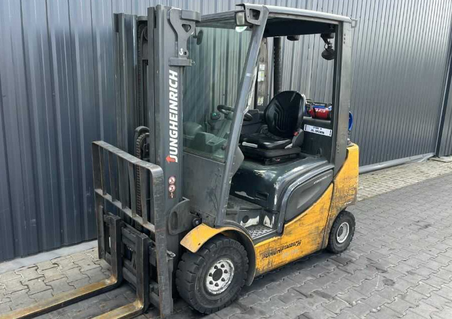 Jungheinrich TFG320s - Gázüzemű targonca: 1 kép. Jungheinrich TFG320s - Gázüzemű targonca: 1 kép.