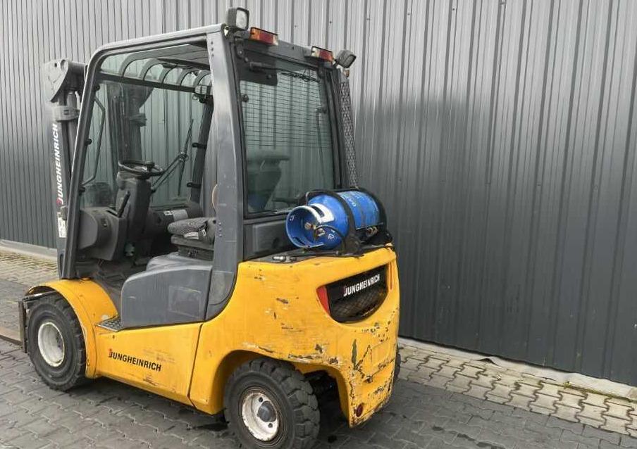 Jungheinrich TFG425 - Gázüzemű targonca: 3 kép. Jungheinrich TFG425 - Gázüzemű targonca: 3 kép.