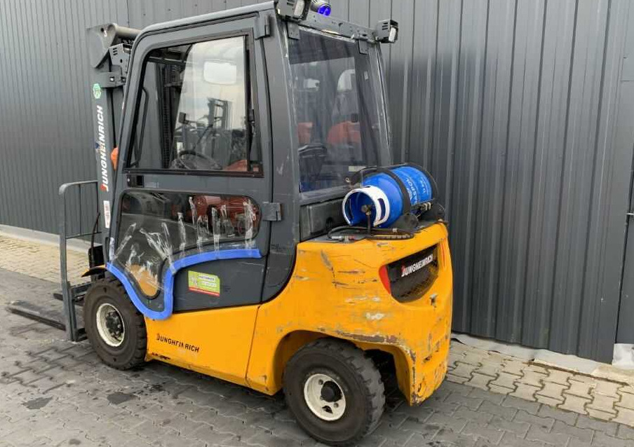 Jungheinrich TFG425 - Gázüzemű targonca: 3 kép. Jungheinrich TFG425 - Gázüzemű targonca: 3 kép.