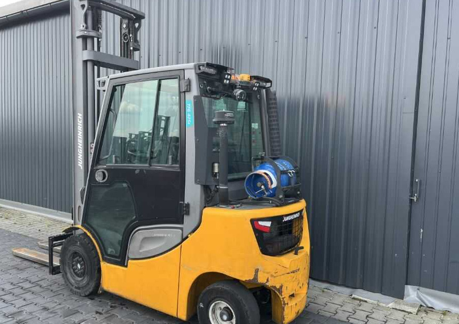 Jungheinrich TFG425s - Gázüzemű targonca: 3 kép. Jungheinrich TFG425s - Gázüzemű targonca: 3 kép.