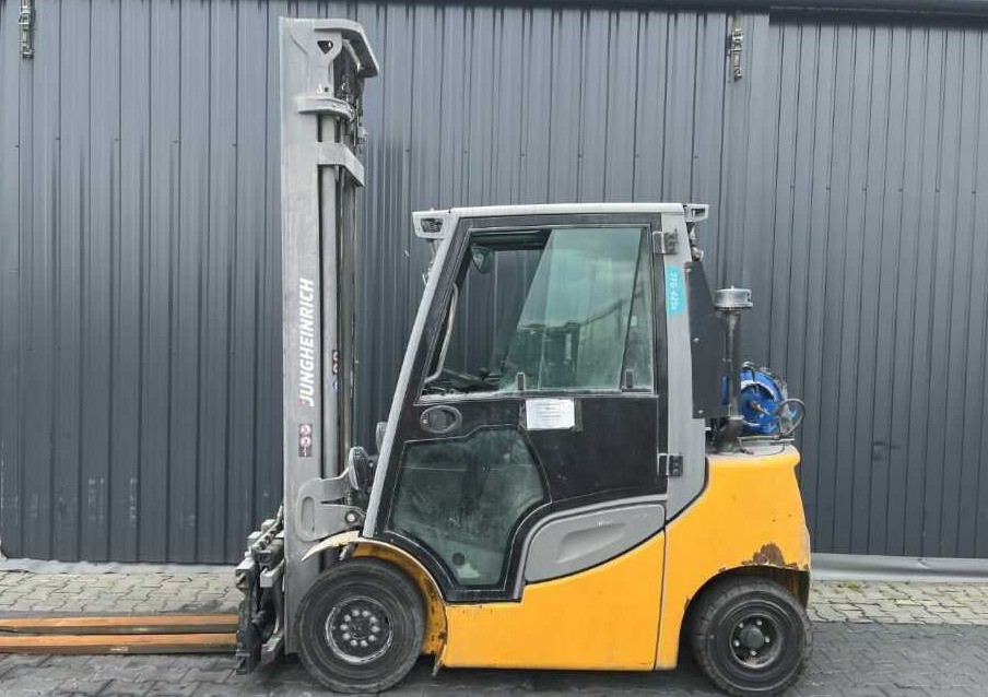 Jungheinrich TFG425s - Gázüzemű targonca: 2 kép. Jungheinrich TFG425s - Gázüzemű targonca: 2 kép.