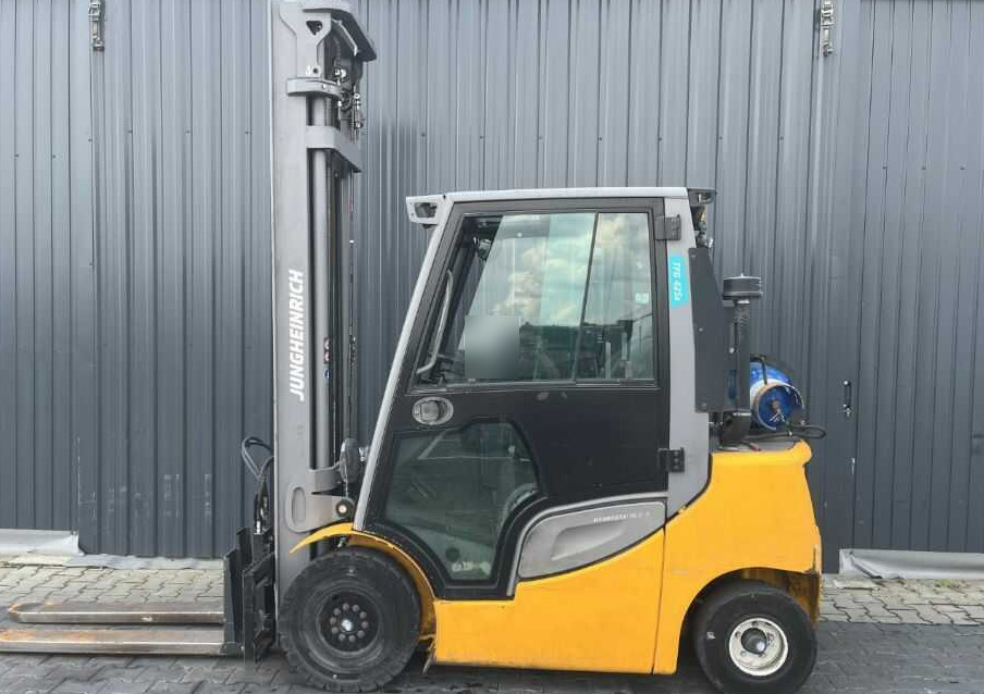 Jungheinrich TFG425s - Gázüzemű targonca: 2 kép. Jungheinrich TFG425s - Gázüzemű targonca: 2 kép.