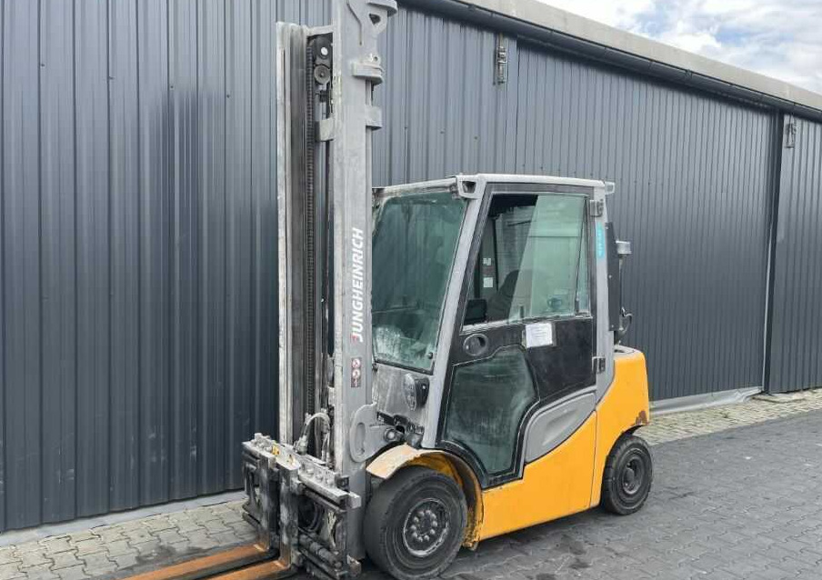 Jungheinrich TFG425s - Gázüzemű targonca: 1 kép. Jungheinrich TFG425s - Gázüzemű targonca: 1 kép.