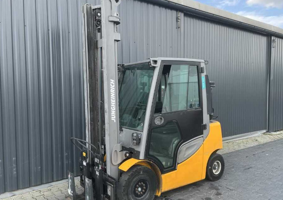 Jungheinrich TFG425s - Gázüzemű targonca: 1 kép. Jungheinrich TFG425s - Gázüzemű targonca: 1 kép.