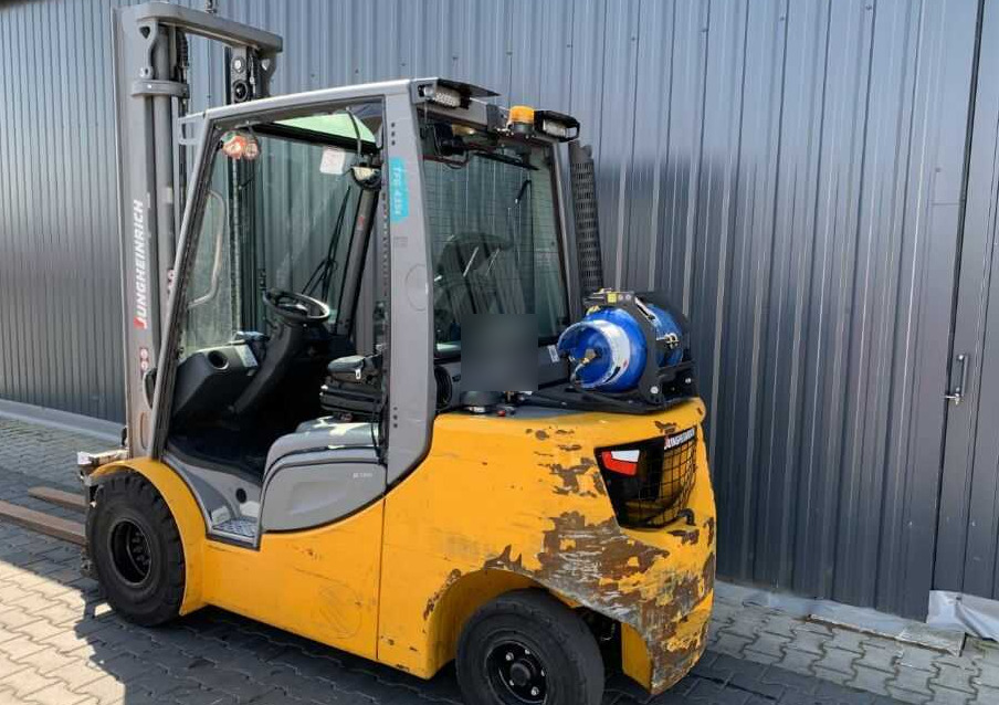 Jungheinrich TFG435s - Gázüzemű targonca: 3 kép. Jungheinrich TFG435s - Gázüzemű targonca: 3 kép.